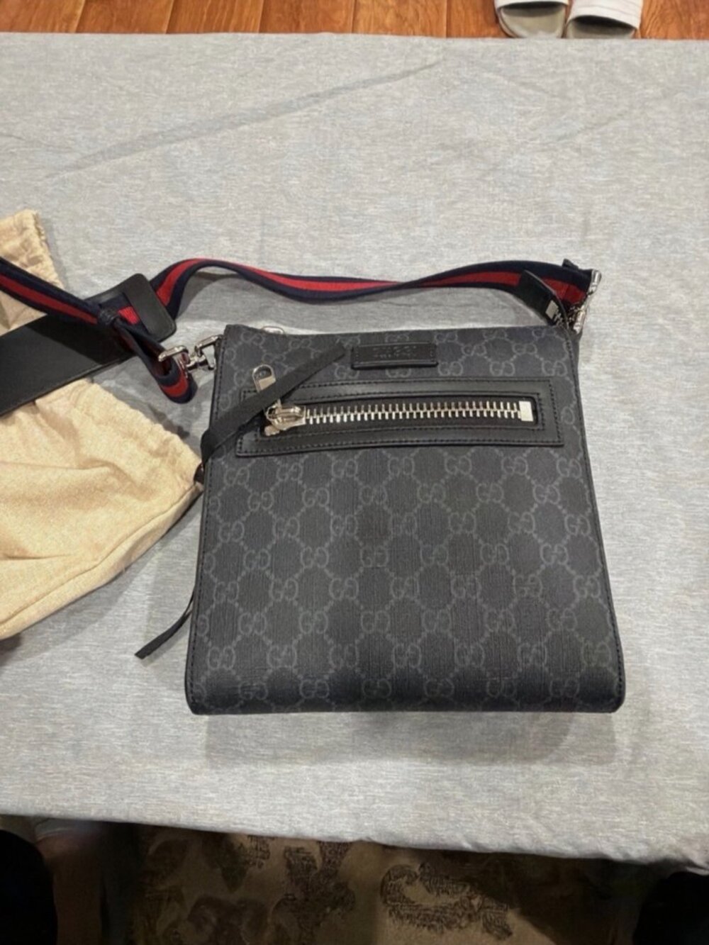 Gucci GG Supreme Black Messenger Crossbody Bag - Picture 2 of 6